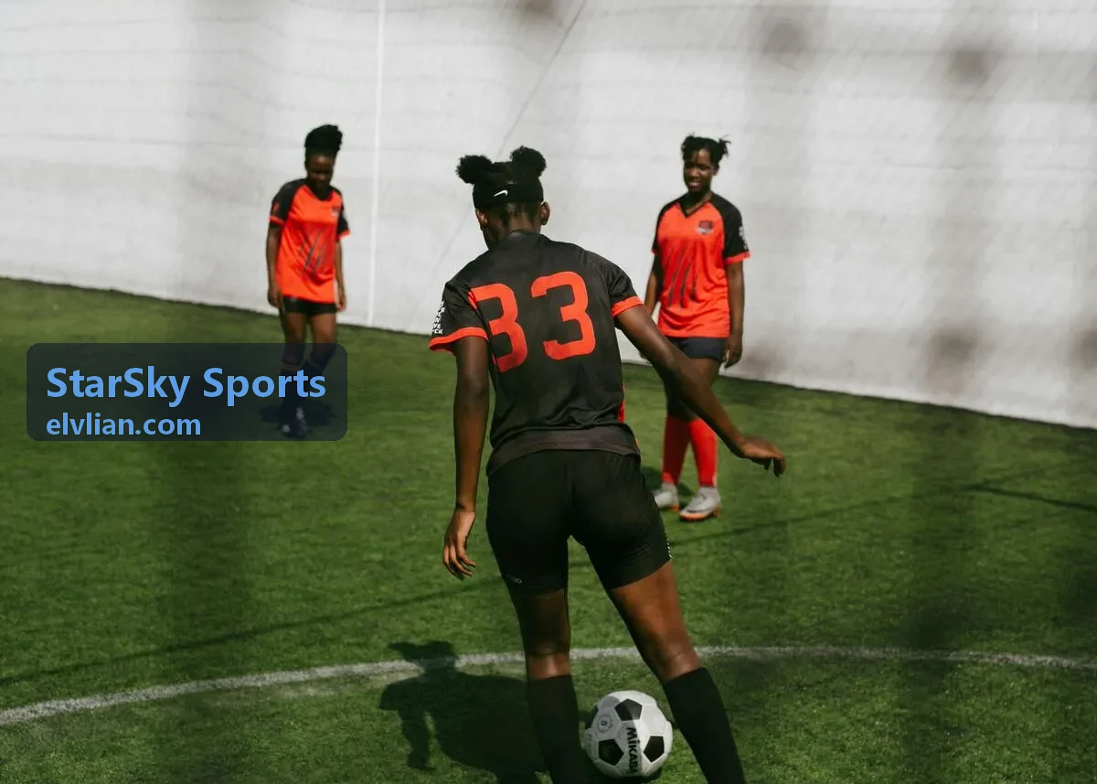 StarSky Sports 赛前热身区与存包车